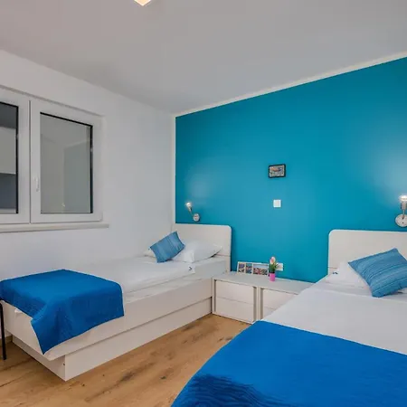 Apartment By The Sea Vantacici, Krk - 21690 Malinska