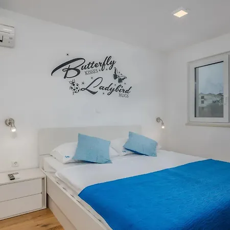 Apartment By The Sea Vantacici, Krk - 21690 Malinska