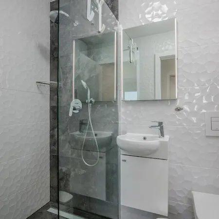 Apartment By The Sea Vantacici, Krk - 21690 Malinska